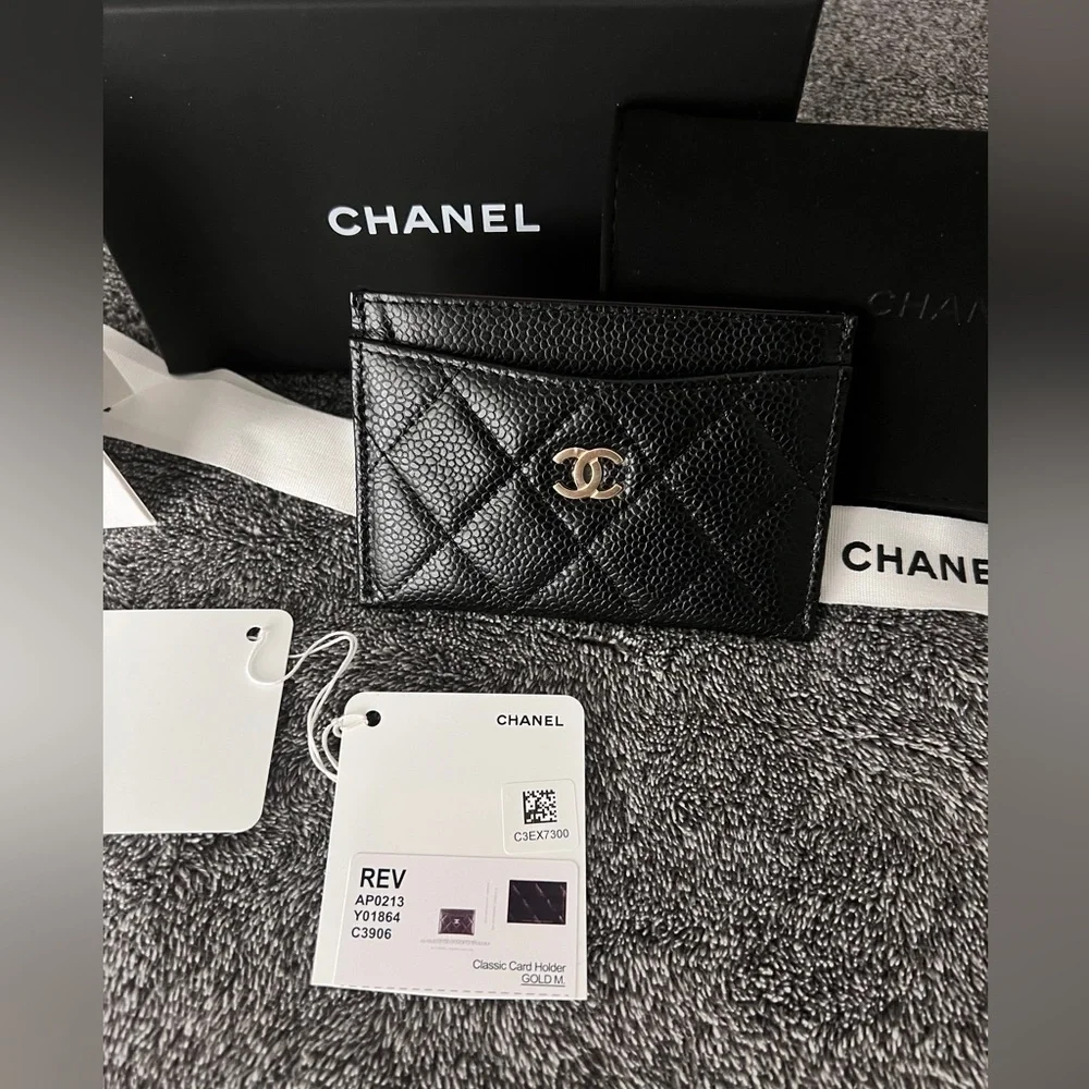 CHANEL•BNIB CAVIAR CARD HOLDER